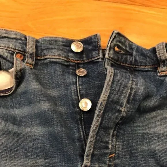 H&M mom jean shorts size 8. - Picture 4 of 4